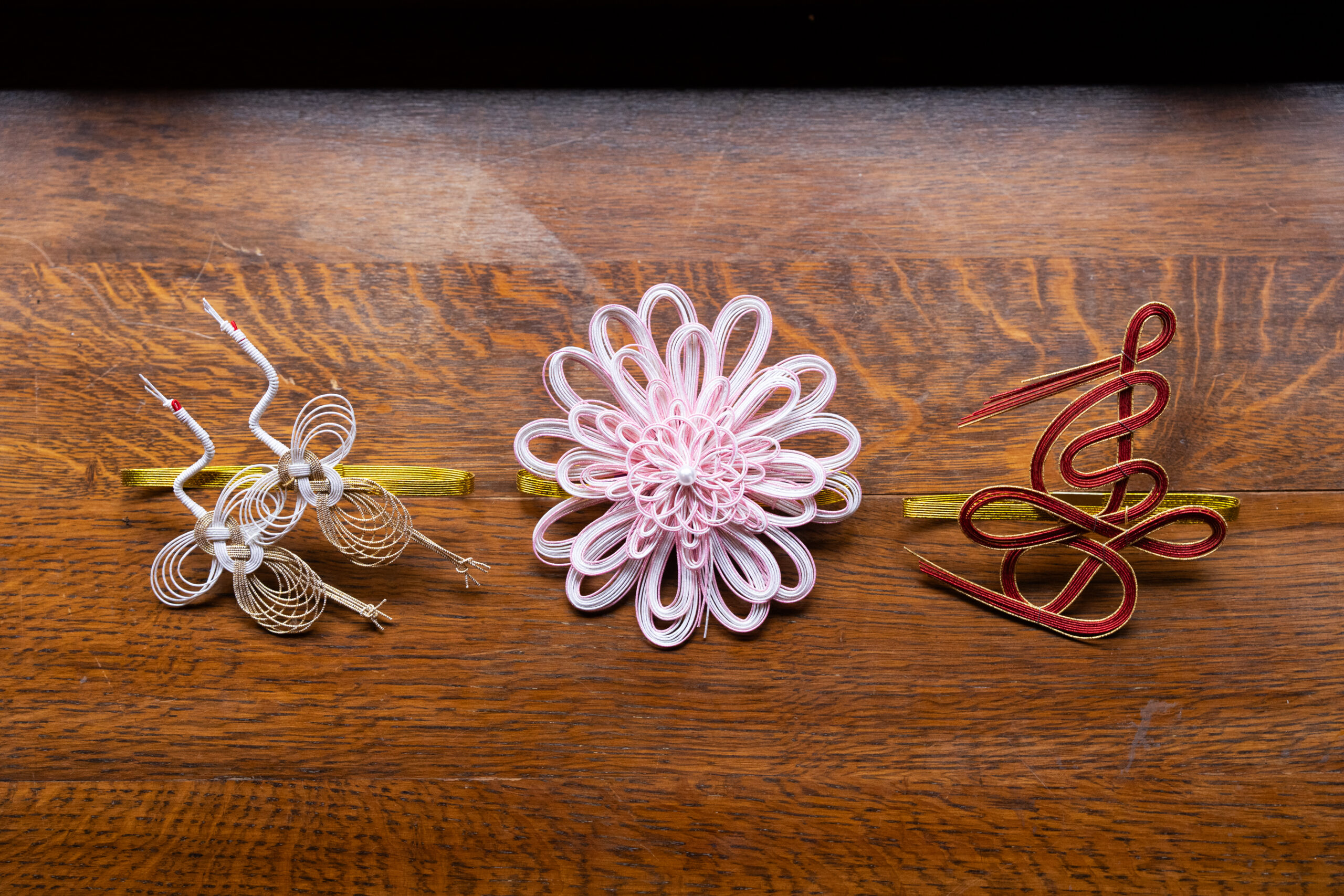 左から鶴、華。寿