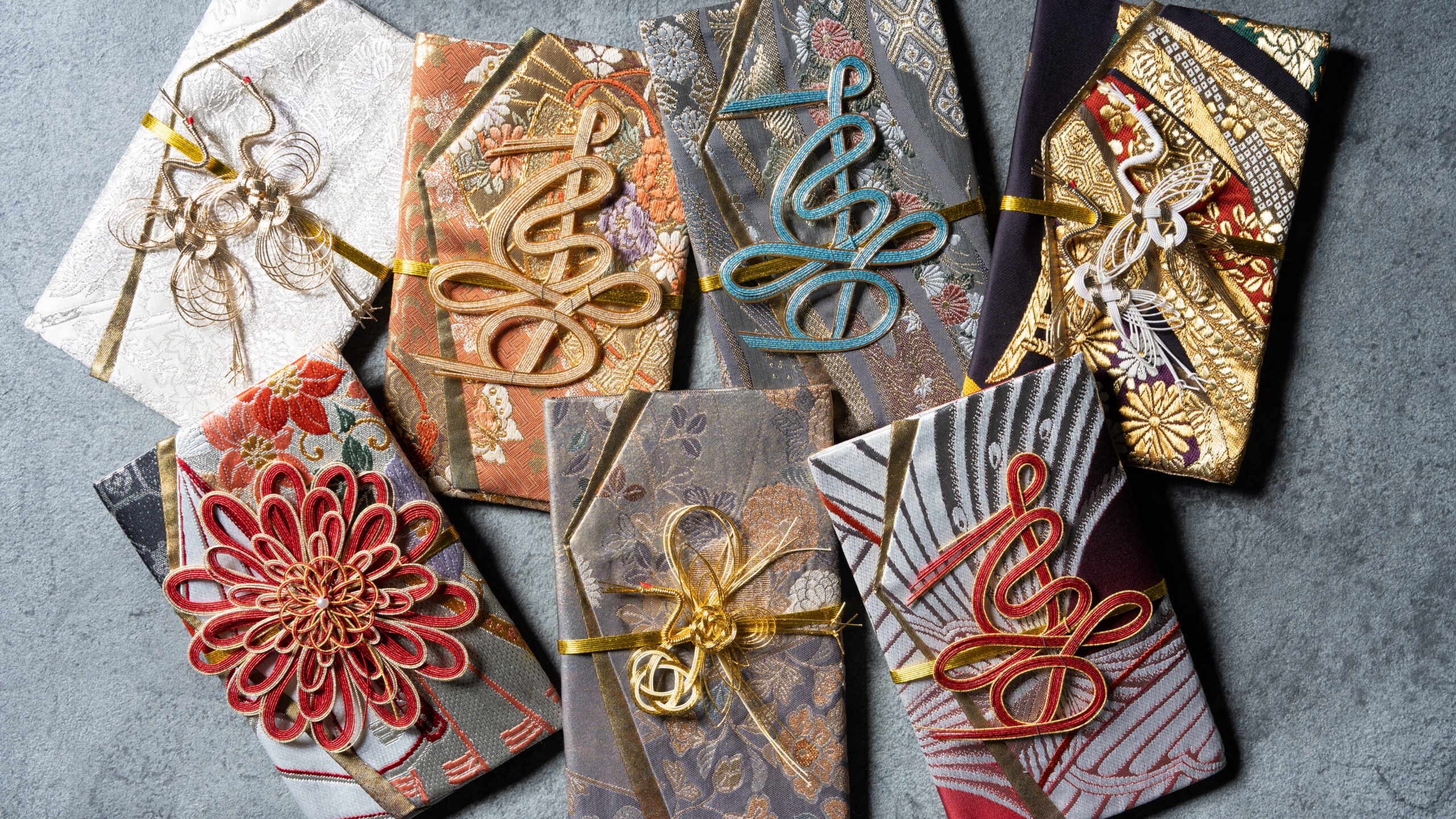 並べられた7つのご祝儀袋