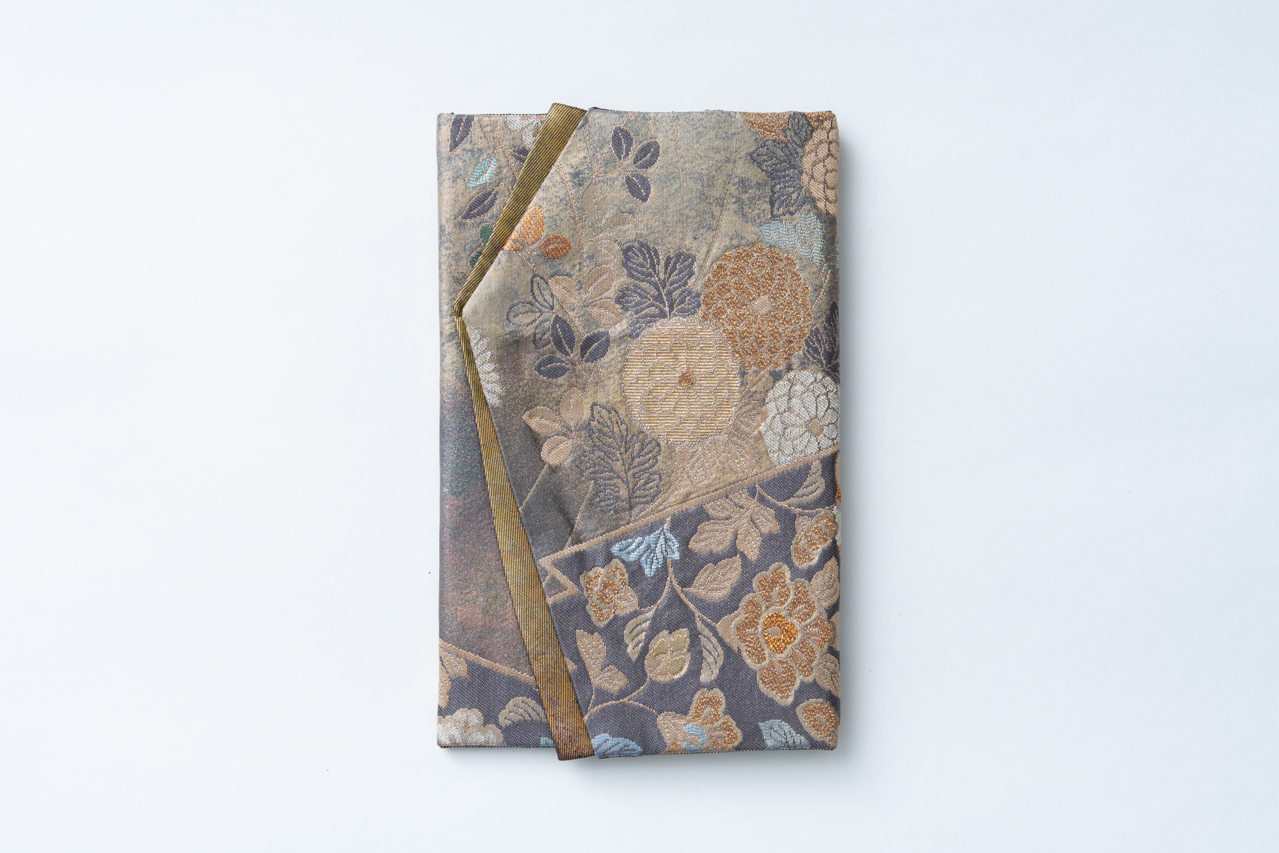 白・シルバー系