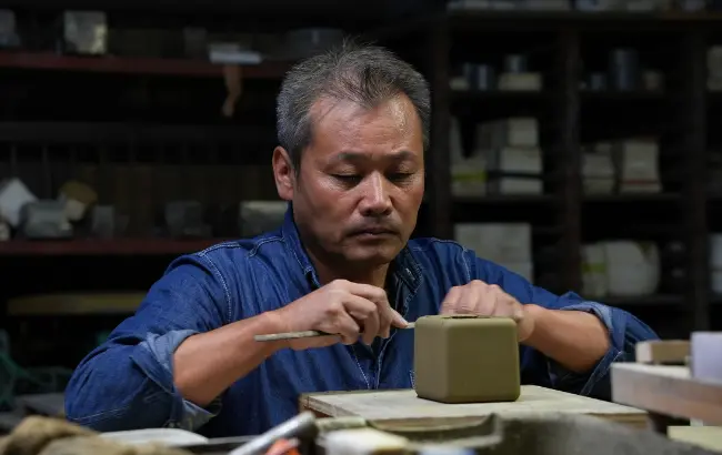 菊間瓦職人による手づくりの工程